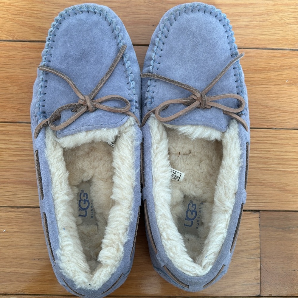 UGG Women's Dakota Moccasin Shoes - Picture 5 of 11
